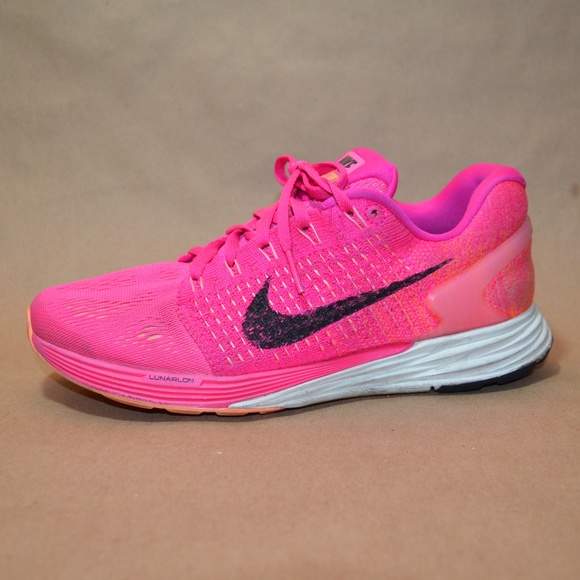 hot pink nike shoes womens